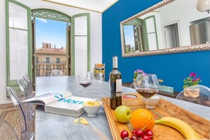 Outdoor dining - Luxury and design in Rambla Catalunya (Barcelona)