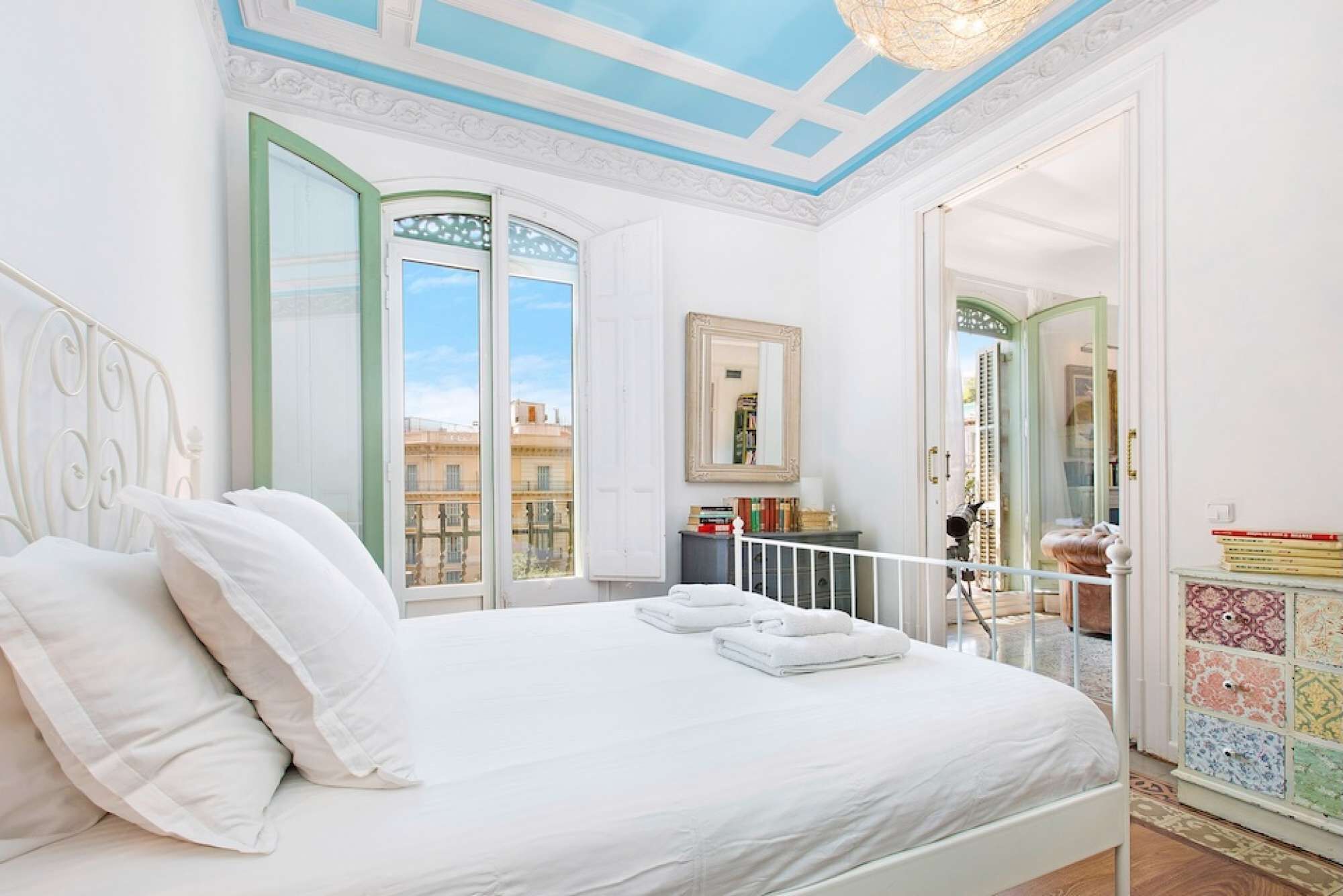 3 bedrooms, iron/ironing board, WiFi, bed sheets