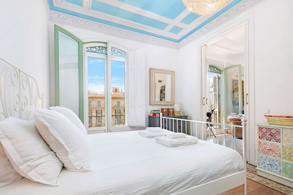 3 bedrooms, iron/ironing board, WiFi, bed sheets - Luxury and design in Rambla Catalunya (Barcelona)