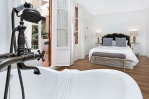 2 slaapkamers, een bureau, een strijkplank/strijkijzer, wifi