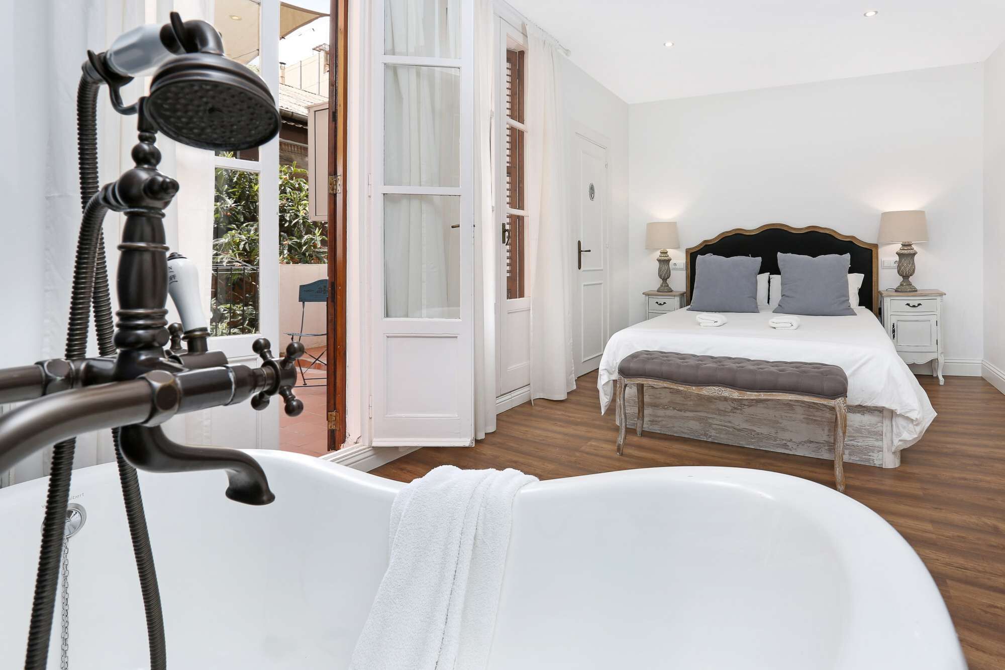 2 bedrooms, desk, iron/ironing board, WiFi