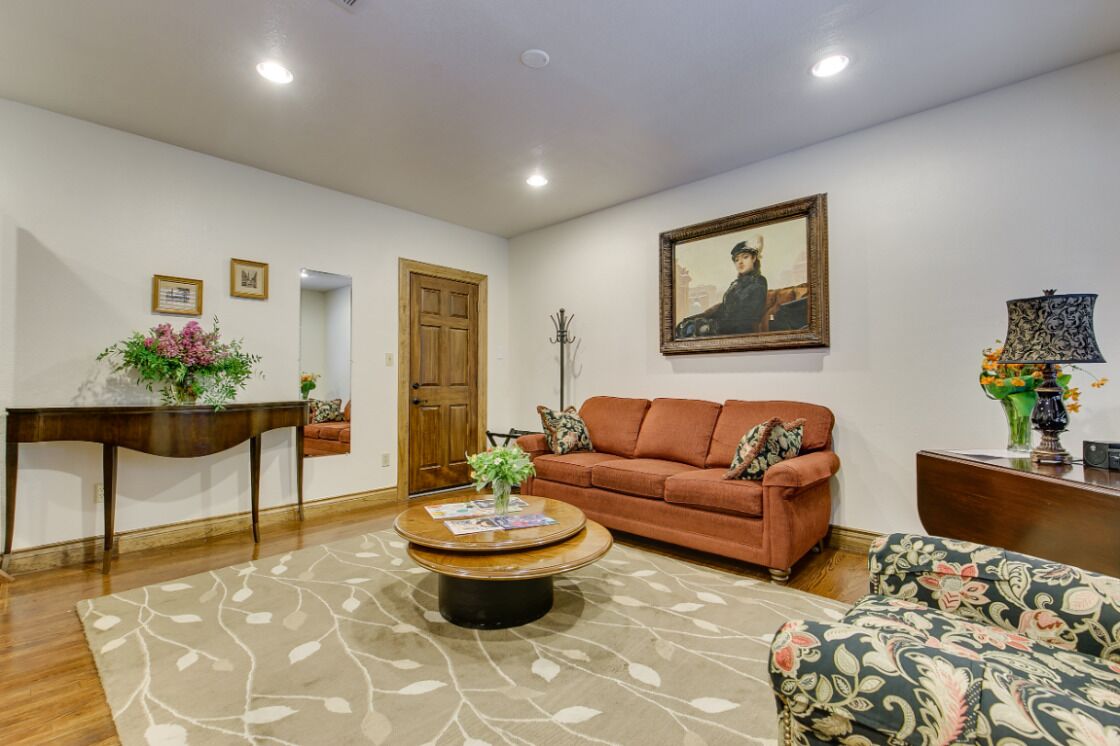 [CLR 12] Midtown Studio - Awesome Location, on a quiet tree lined street of OKC