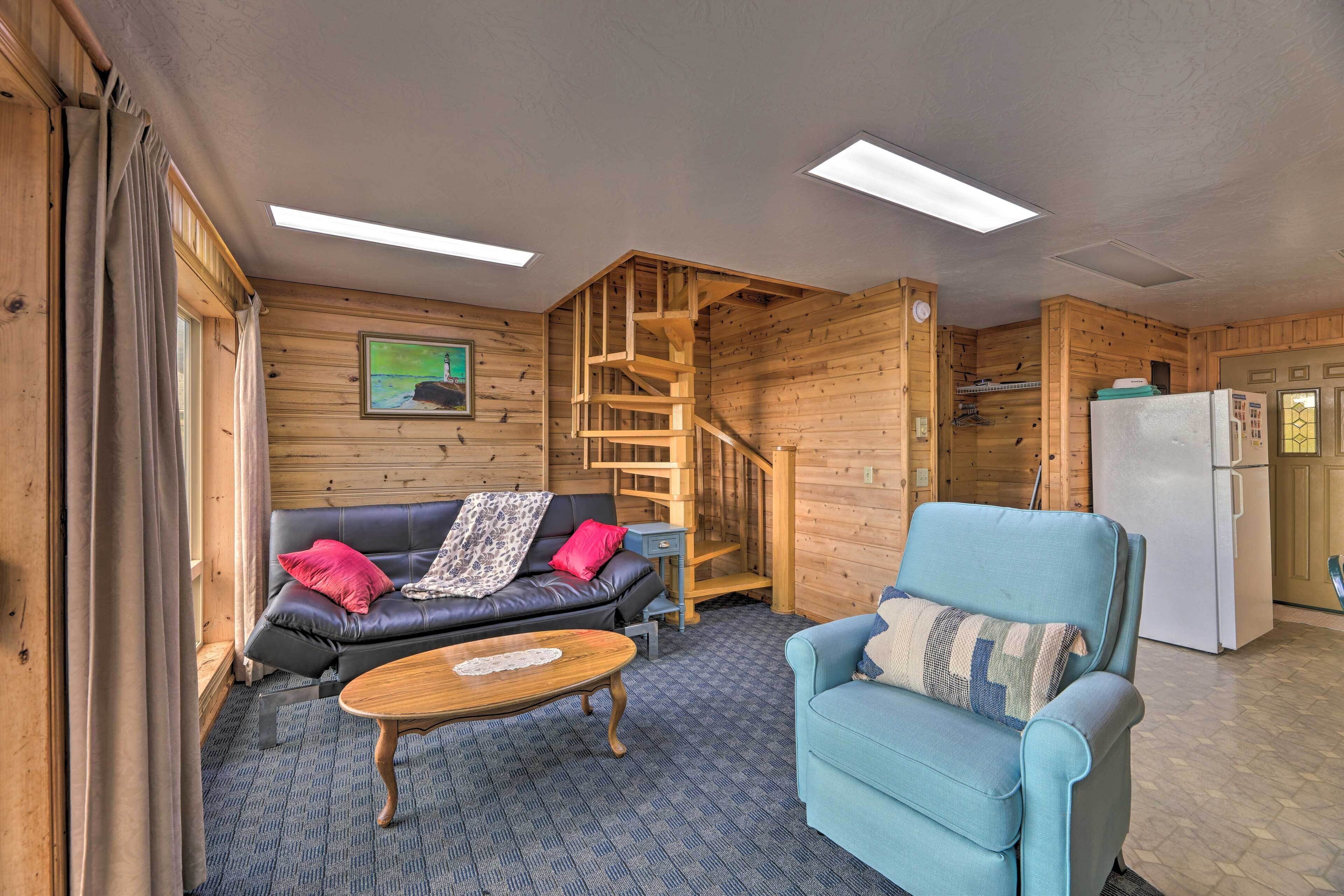 Sanderling Sea Cottages, Unit 3 w/ Private Balcony