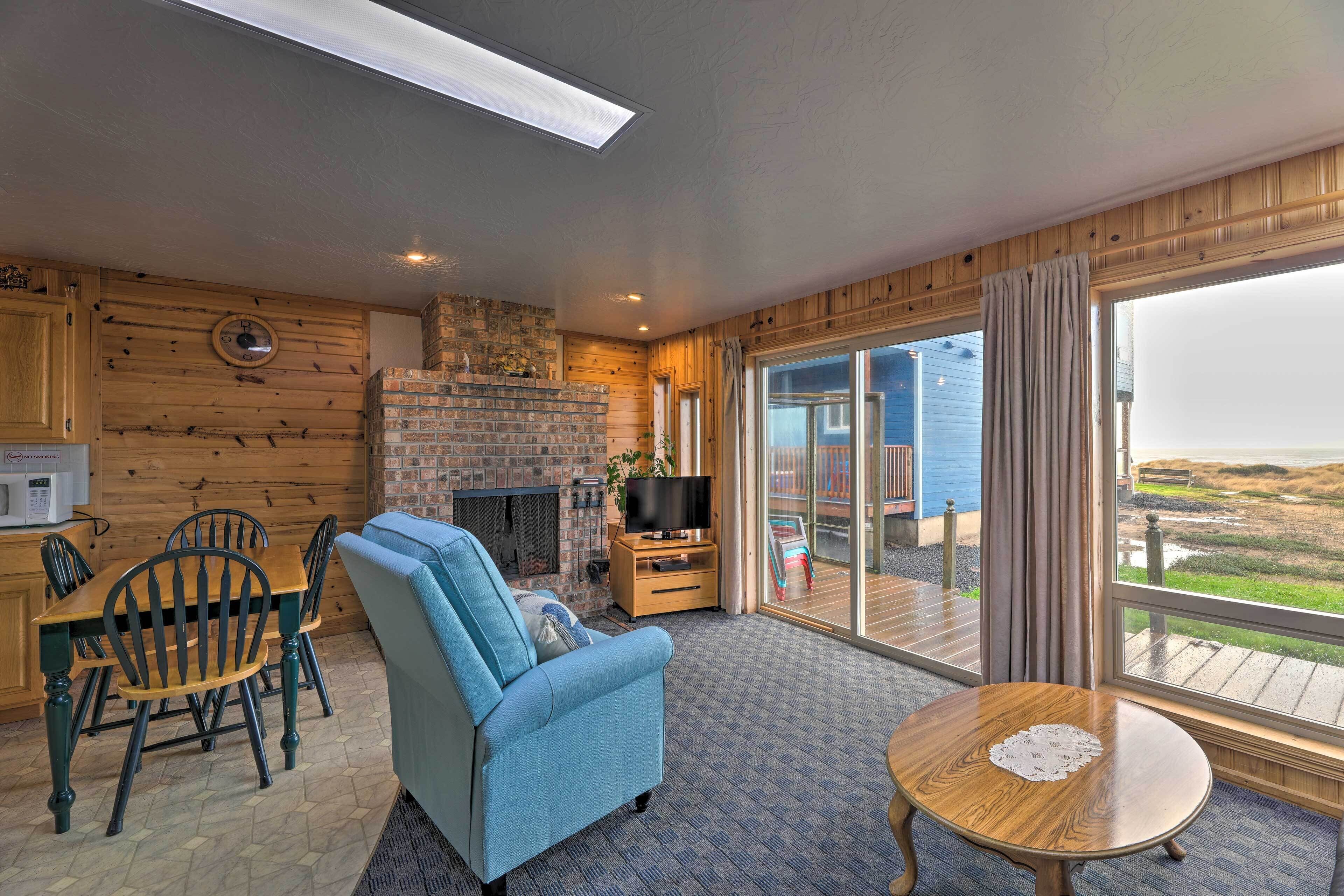 Sanderling Sea Cottages, Unit 3 w/ Private Balcony