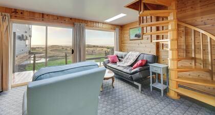 Sanderling Sea Cottages, Unit 3 w/ Private Balcony