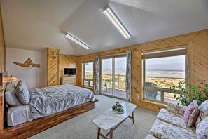 2 bedrooms, travel crib, internet, bed sheets