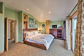 2 bedrooms, travel crib, internet, bed sheets