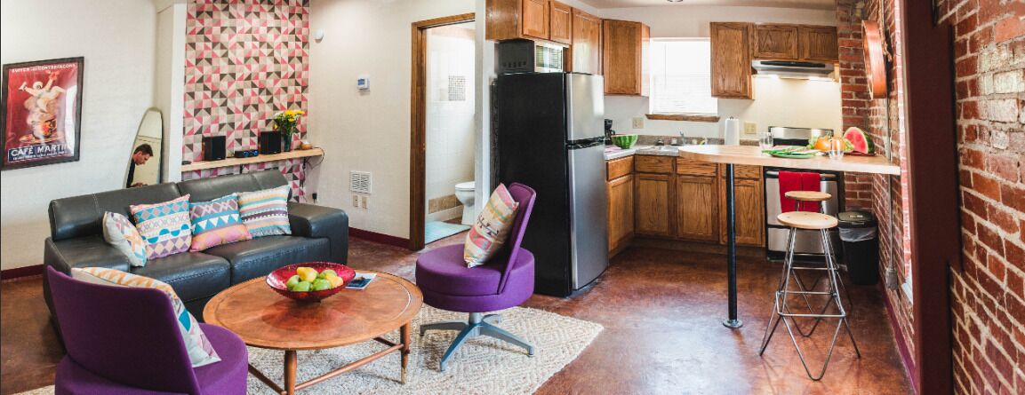 [CLR 19]Midtown-Trendy Garage studio , in a century-old apartment building