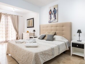 3 bedrooms, iron/ironing board, WiFi, bed sheets - Stylish spacious 3 bedroom holiday home with pool in La Caleta, Costa Adeje (La Caleta)