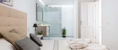 3 Schlafzimmer, Bügeleisen/Bügelbrett, WLAN, Bettwäsche