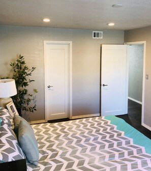 2 soverom og sengetøy