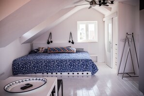 4 bedrooms, iron/ironing board, WiFi