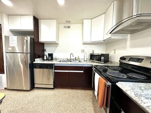 Fridge, microwave, stovetop, dishwasher