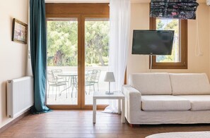 Lyxvilla | Minibar, individuell inredning, mörkläggningsgardiner och ljudisolering