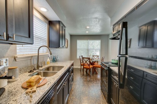 [SU 922 - 4] Graciela's Campus-close 2 bedroom luxury, Apartment near to Downtown Norman