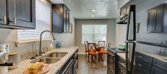 [SU 922 - 4] Graciela's Campus-close 2 bedroom luxury, Apartment near to Downtown Norman