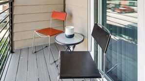 A balcony with two chairs, a small table, and a window. - [SU 922 - 4] Graciela's Campus-close 2 bedroom luxury, Apartment near to Downtown Norman (Norman)