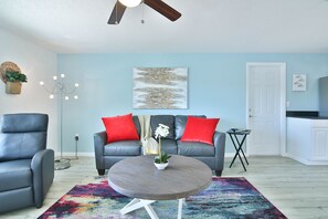 Een televisie en een dvd-speler