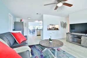 Een televisie en een dvd-speler