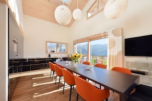 Apartment (Buggeli Top) | In-room dining