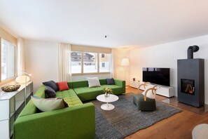 Leilighet (Kronenmatte 12C) | Oppholdsområde | Smart-TV og DVD-spiller