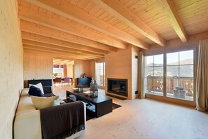 Departamento (Tannenbuhl A) | Sala de estar | Smart TV y reproductor de DVD 