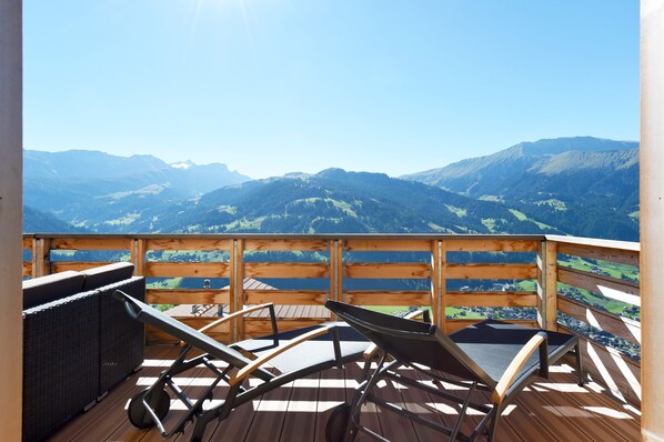 Apartment (Buggeli Top) | Balcony