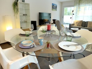 Dining - Cosy apartment for 4 people with WIFI, TV, terrace and panoramic view (Kandersteg)