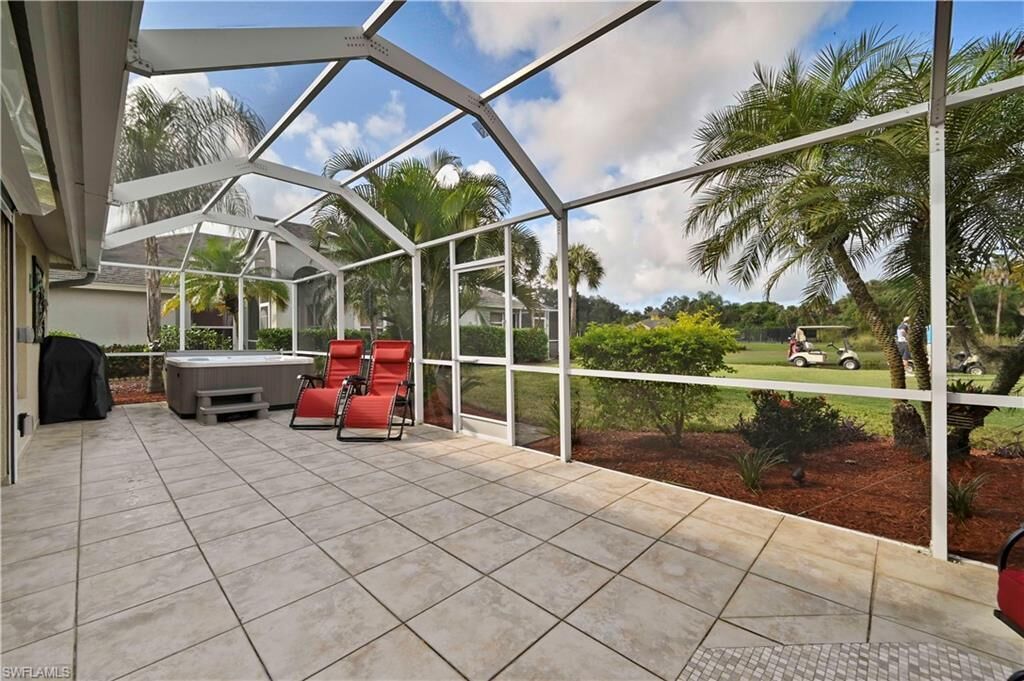 Country Creek -Lovely updated 3 bed/ 2 bath Estero home with hot tub and golf