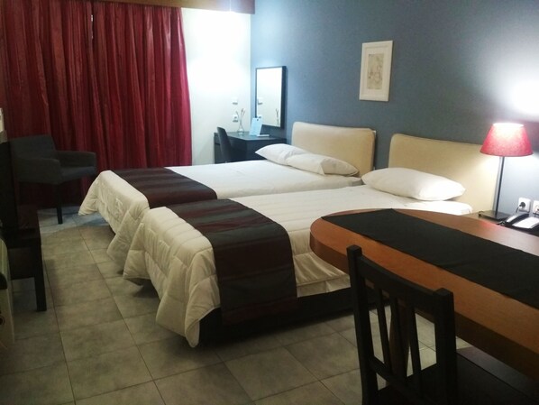 1 Schlafzimmer, Zimmersafe, Schreibtisch, Verdunkelungsvorhänge