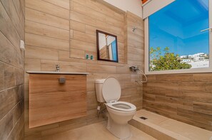 Deluxe Studio Suite (suite 1) | Bathroom | Separate bathtub and shower, jetted bath, rainfall showerhead - Dimelal Mikonos Downtown Apartments (Mykonos)