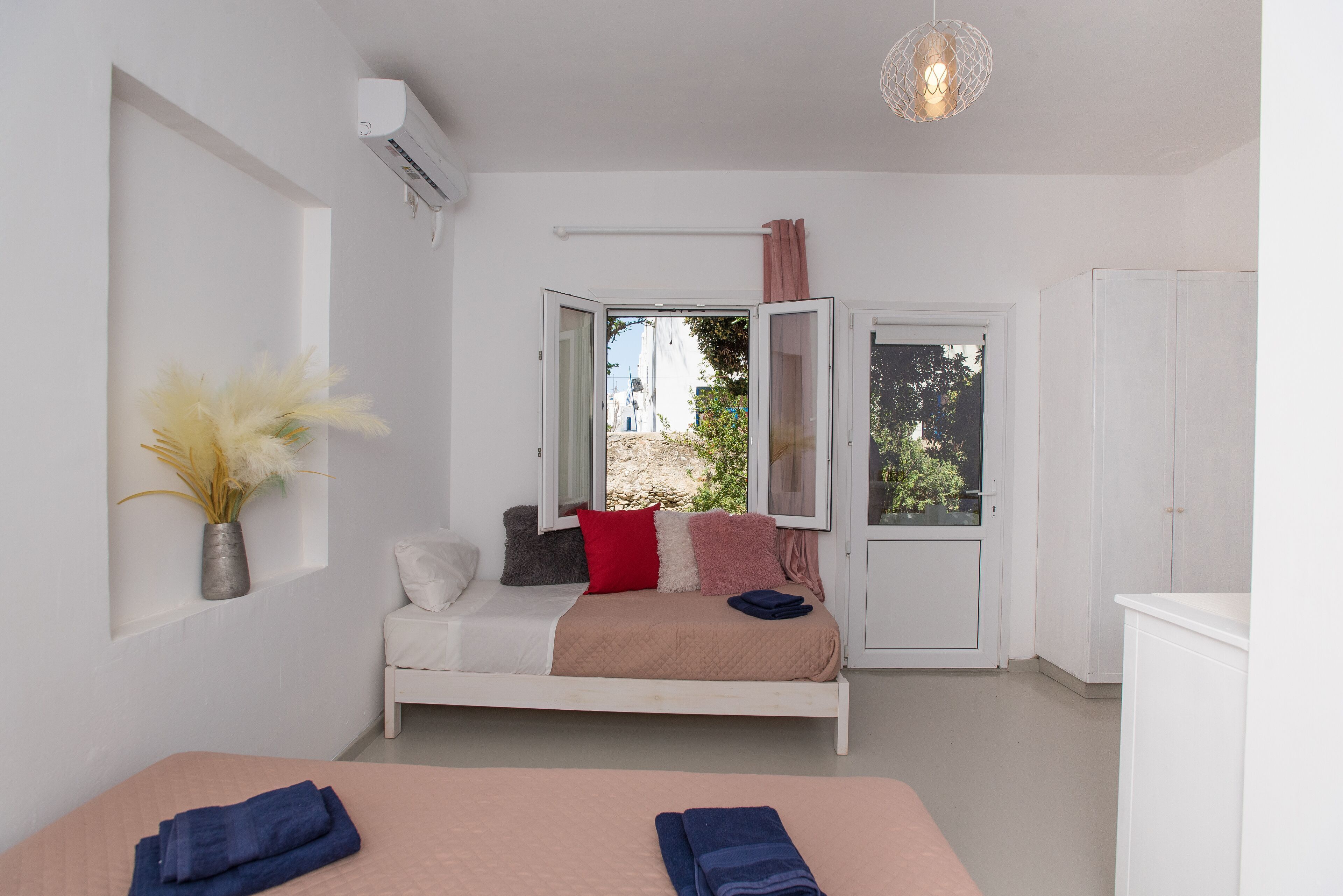 Premium bedding, in-room safe, individually furnished, laptop workspace