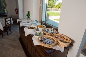 Desayuno continental incluido todos los días 