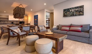 Penthouse, 4 habitaciones | Sala de estar | Televisión 