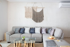 Apartment, 2 Bedrooms | Living room