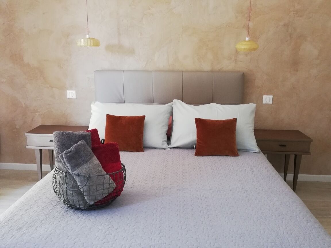 Habitación (Perluètes 1) | Decoración individual, mobiliario individual, escritorio