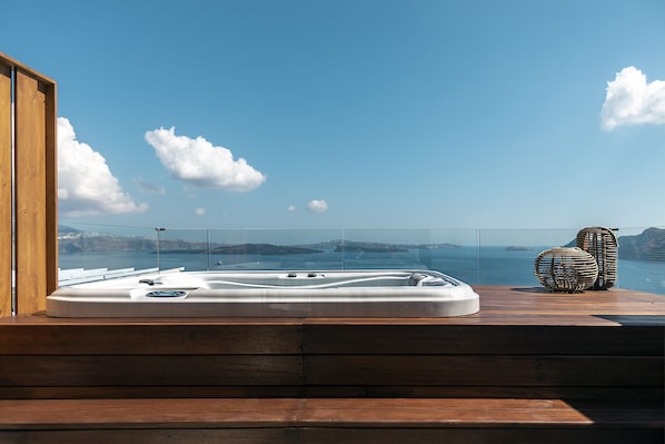 Suite, bañera de hidromasaje | Bañera de hidromasaje al aire libre
