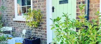 Bumblebee Cottage - a 19th Century Cottage in Area of Outstanding Natural Beauty