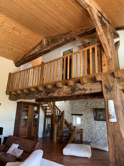 Character house in the quiet countryside in the Bordeaux vineyards