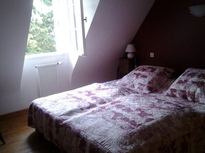 5 Schlafzimmer, Bügeleisen/Bügelbrett
