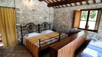 9 Schlafzimmer, Bügeleisen/Bügelbrett, kostenloses WLAN, Bettwäsche