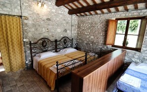 9 chambres, fer et planche à repasser, Wi-Fi gratuit, draps fournis