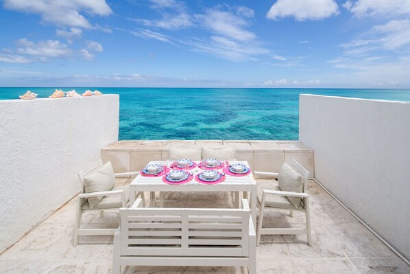 Outdoor dining - Seas the day from dawn to sunset. (Nassau)