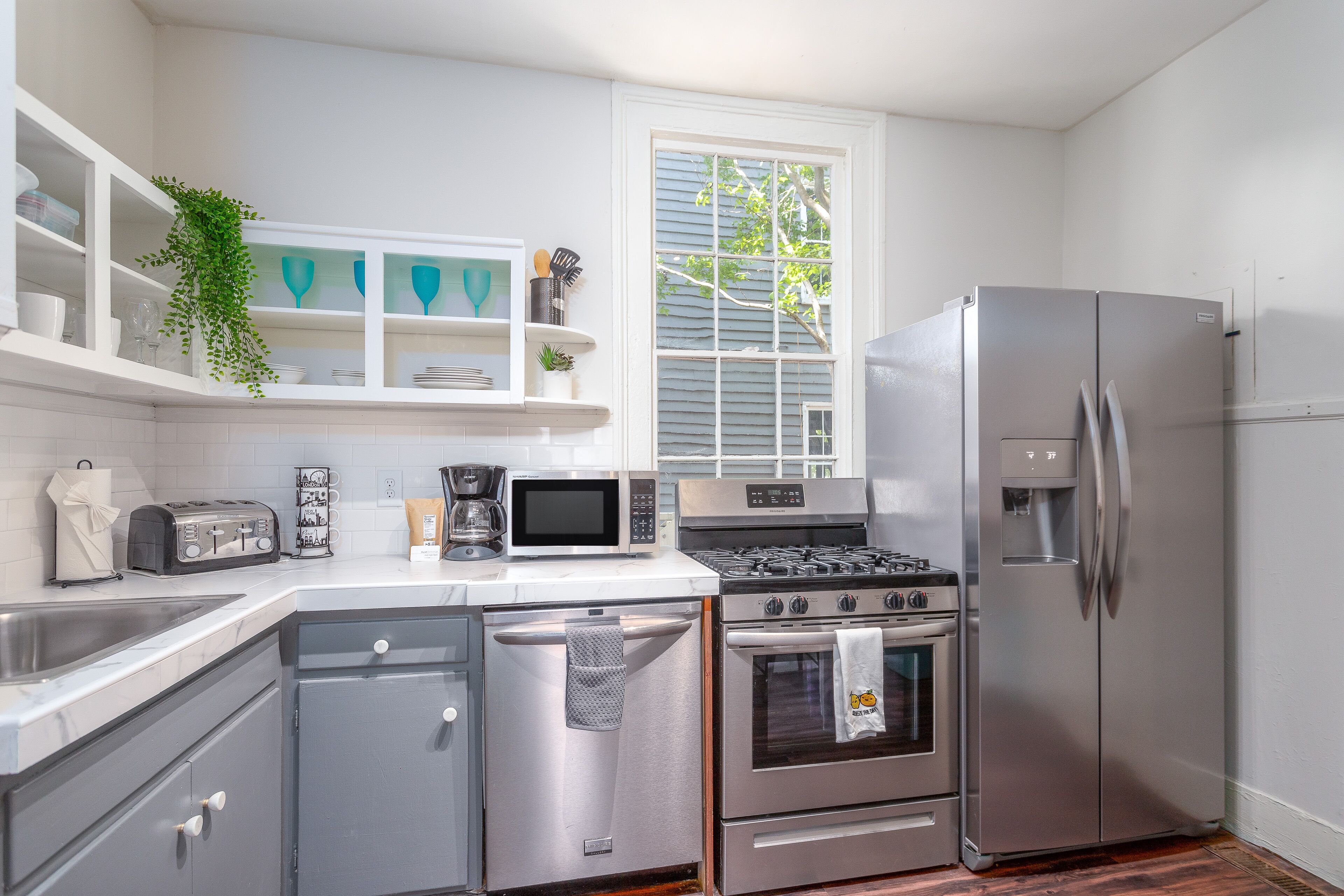 3 Blocks to King & Pet Friendly Casa Fuego Suite A