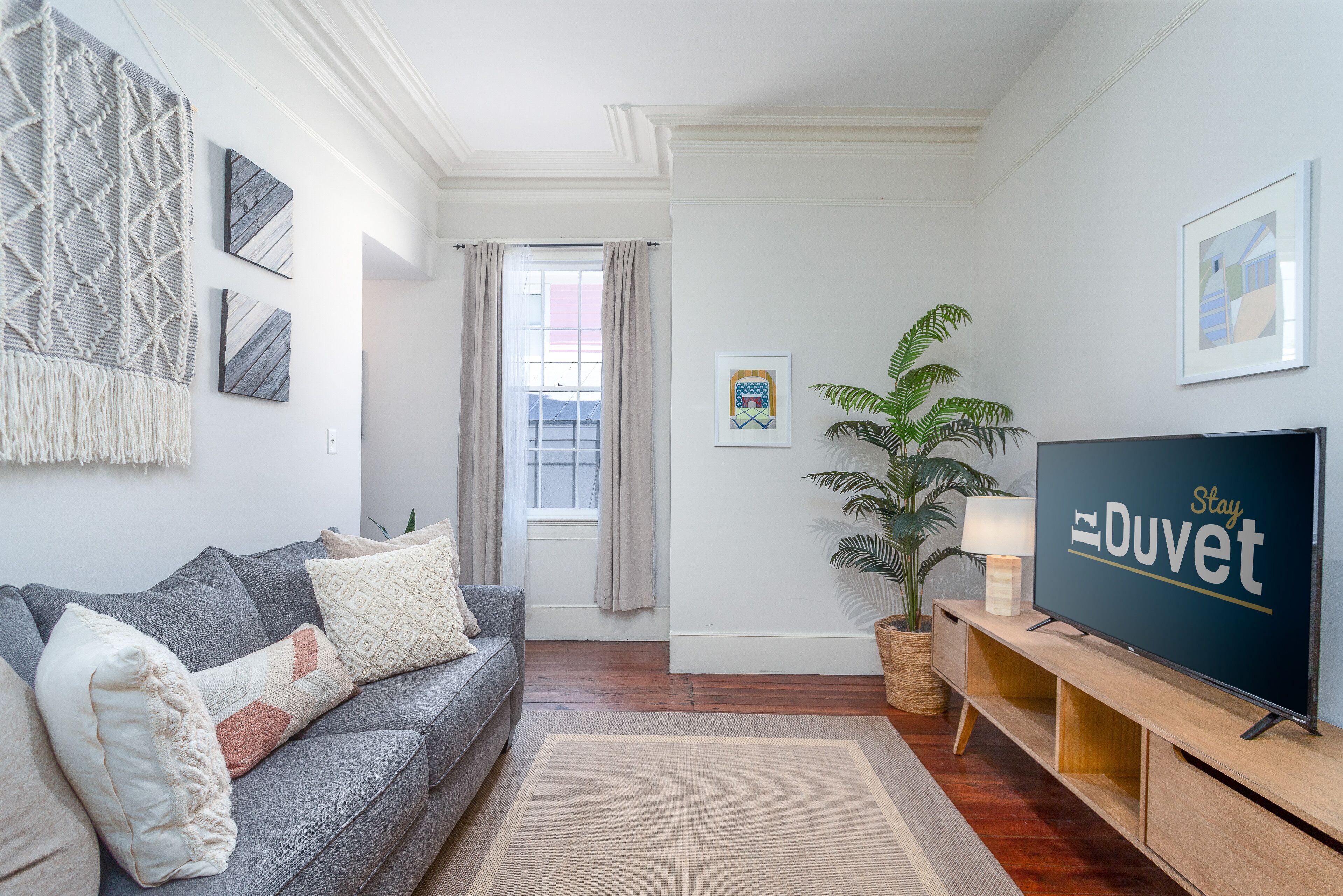 3 Blocks to King & Pet Friendly Casa Fuego Suite A