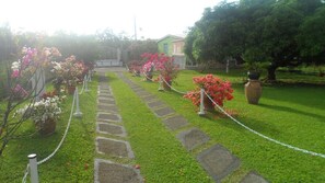 Property grounds - Nice Apartment F3 - 2 bedrooms- in Sainte Luce, near Anse Mabouyas (Quartier Trois Rivières)