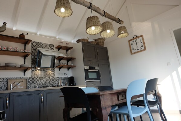 Fridge, microwave, oven, stovetop - The house is the ideal starting point for discovering the Baie de Somme. (Franleu)