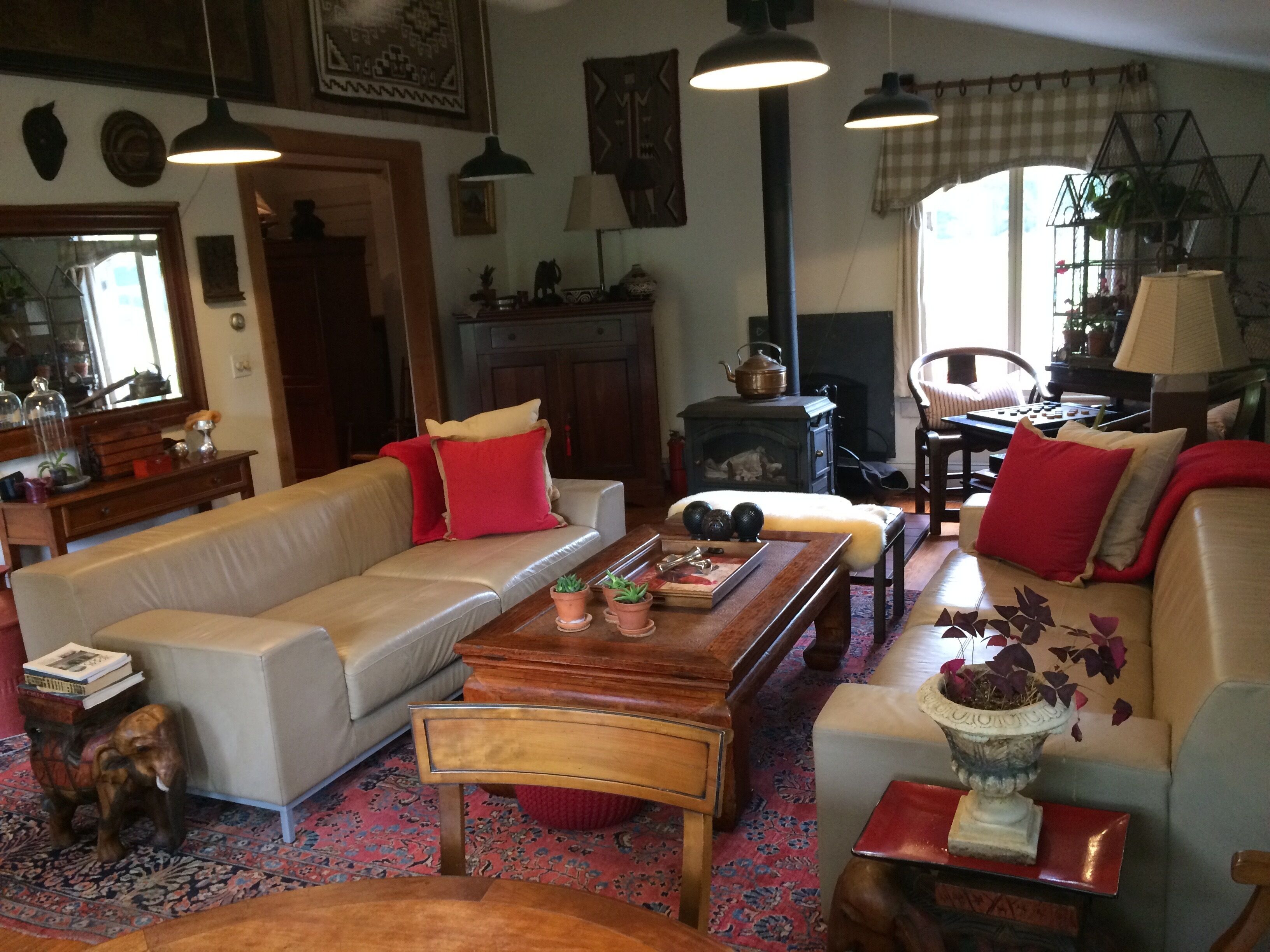 Luxurious country get away at Flat Rock Farm with alpaca as your neighbors