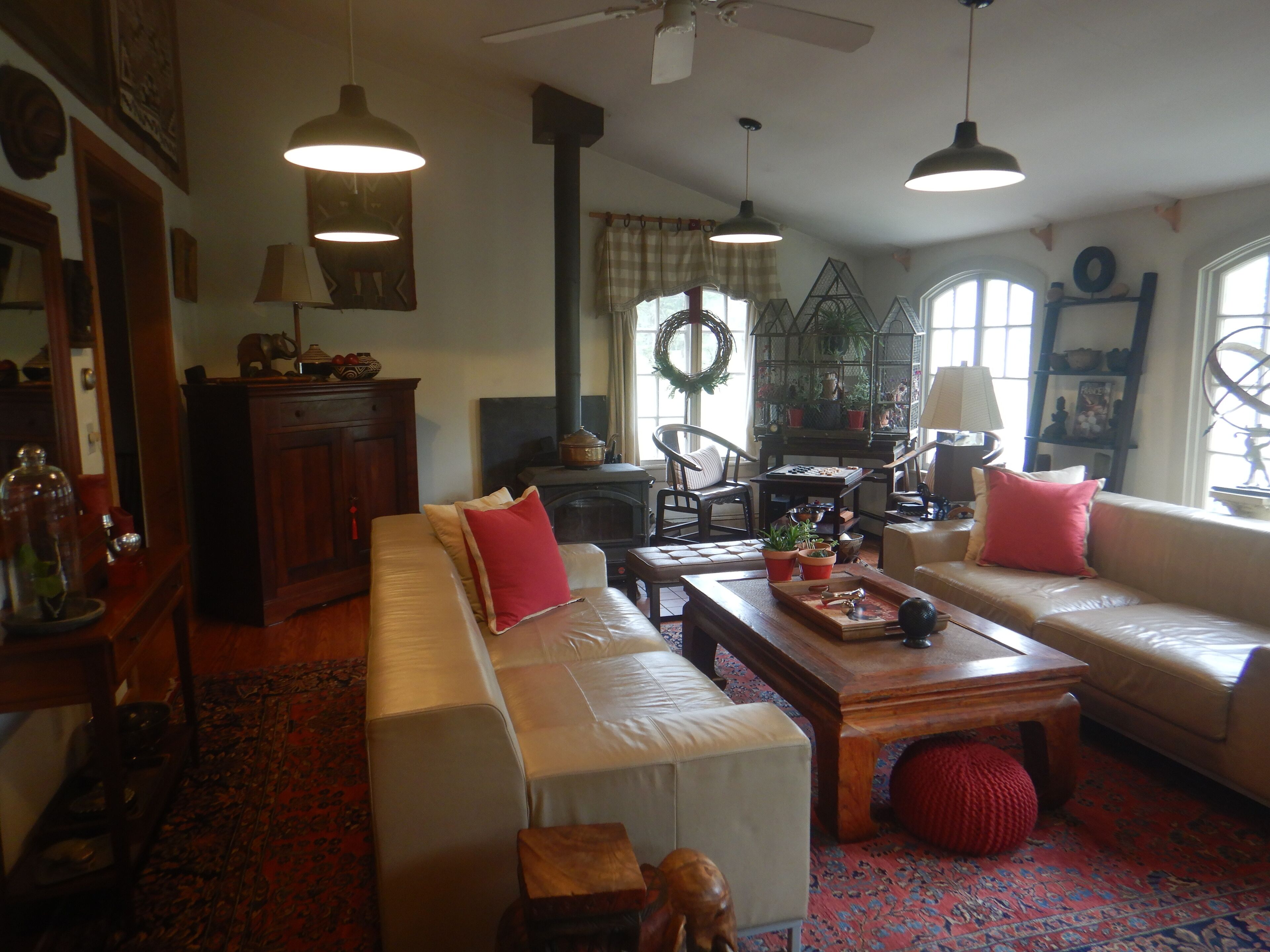 Luxurious country get away at Flat Rock Farm with alpaca as your neighbors