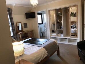 Deluxe Double Room | Desk, iron/ironing board, free WiFi, bed sheets - Ben Nevis Guest House (Fort William)